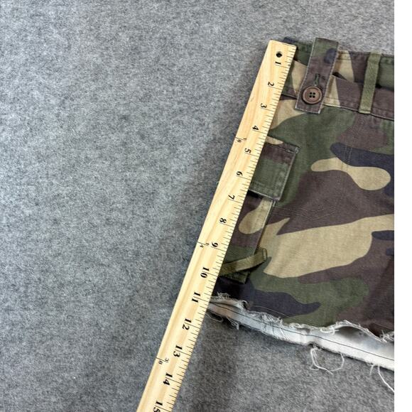 Moda International Camo Cargo Mini Skirt Womens Size 4 Brown Green Raw Hem - Picture 2 of 6
